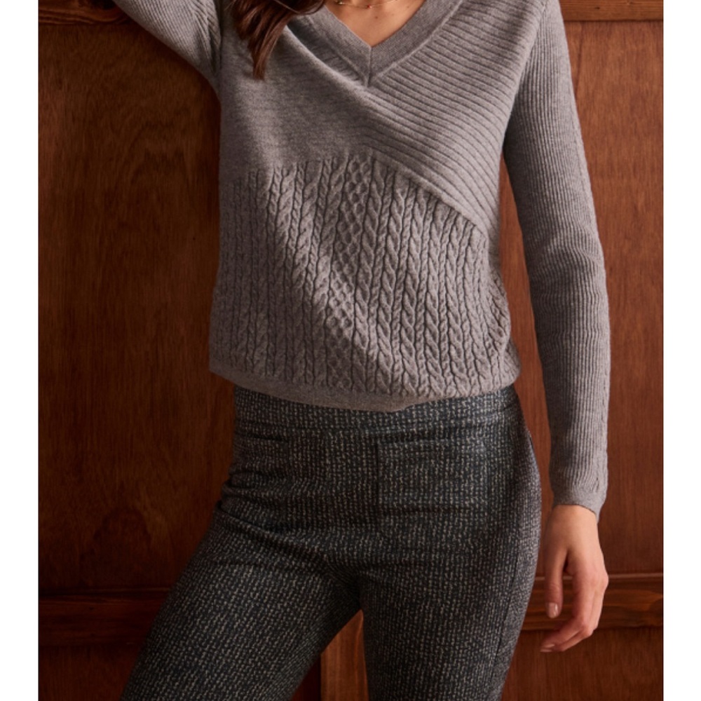 CAbi No Doubt Pullover - Picture 2 of 2